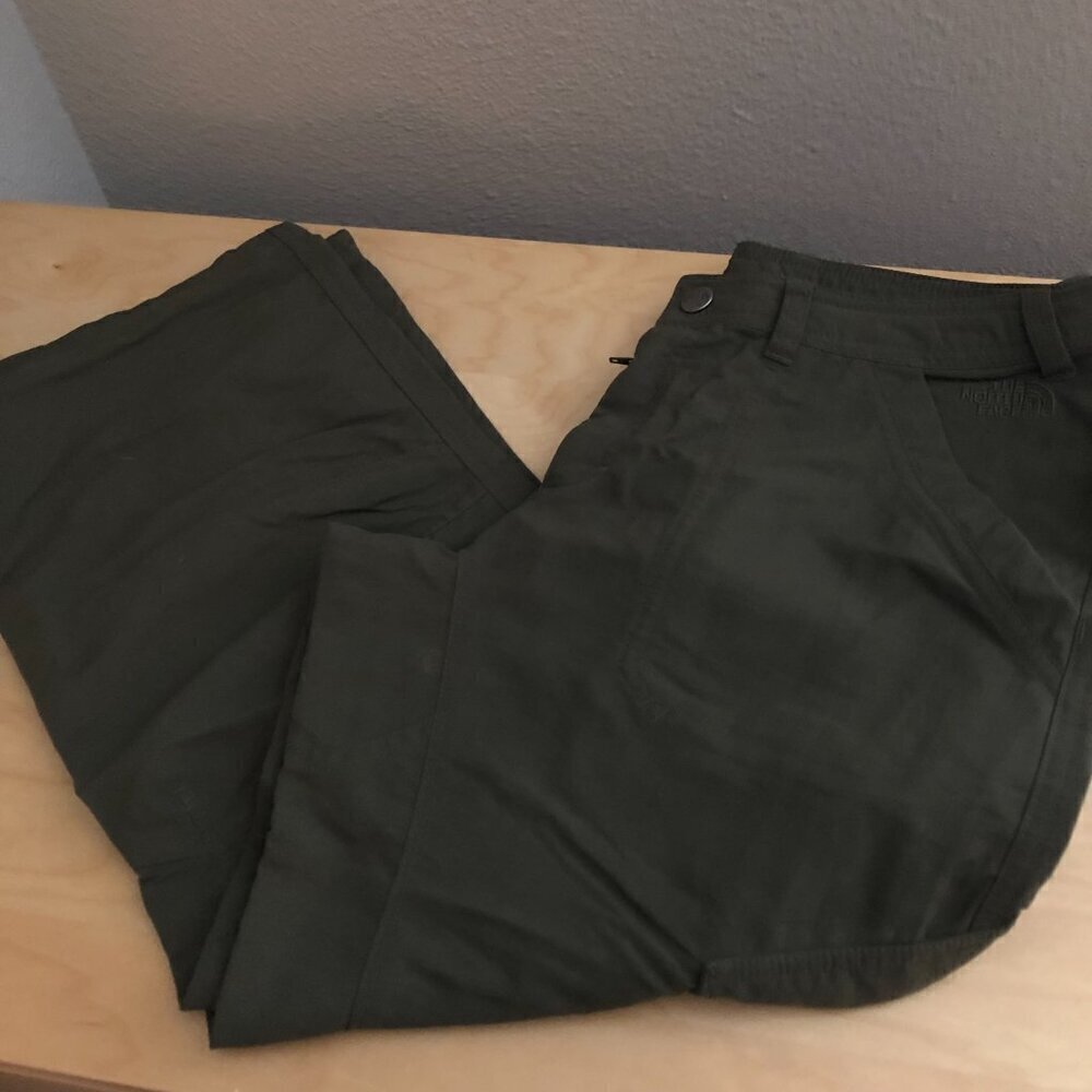 The North Face Olive Green Capri Cargo Pants size 8 Gorpcore Active Hiking Camp